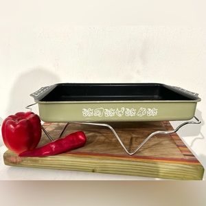 🎉HOST PICK🎉VTG MCM Olive Green Enamel Casserole Baking Dish With Stand